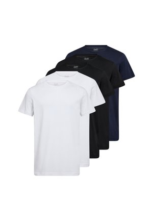 Sæt af fem bomulds t-shirts: en hvid, to sorte, en marineblå. Klassisk rund hals, korte ærmer, glat tekstur og uden synlige mønstre.