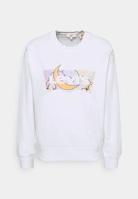Sudadera blanca con un diseño gráfico de una luna creciente y nubes. Los puños y el dobladillo acanalados ofrecen un acabado ajustado. Textura de tela suave.