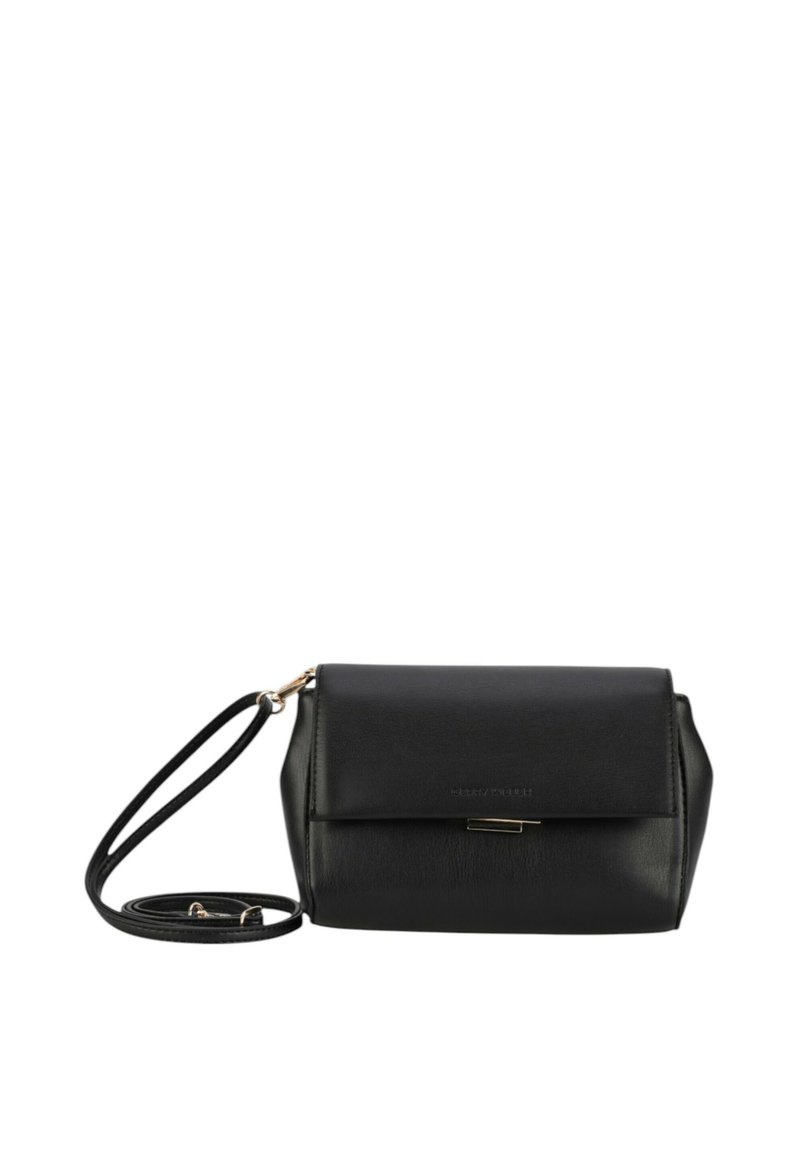 Sort crossbody taske lavet af tekstureret kunstlæder. Har en klaplukning, hardware i guldtoner og en justerbar rem. Kompakt rektangulær form.