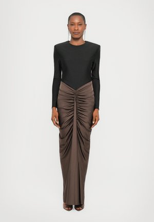TATE GOWN - Maxi šaty - black/choccolate