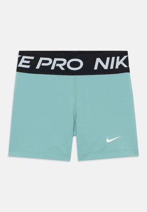 Aqua grønne Nike Pro shorts med sort elastisk talje med hvid "NIKE PRO" skrift og logo. Glat tekstur, tætsiddende design.