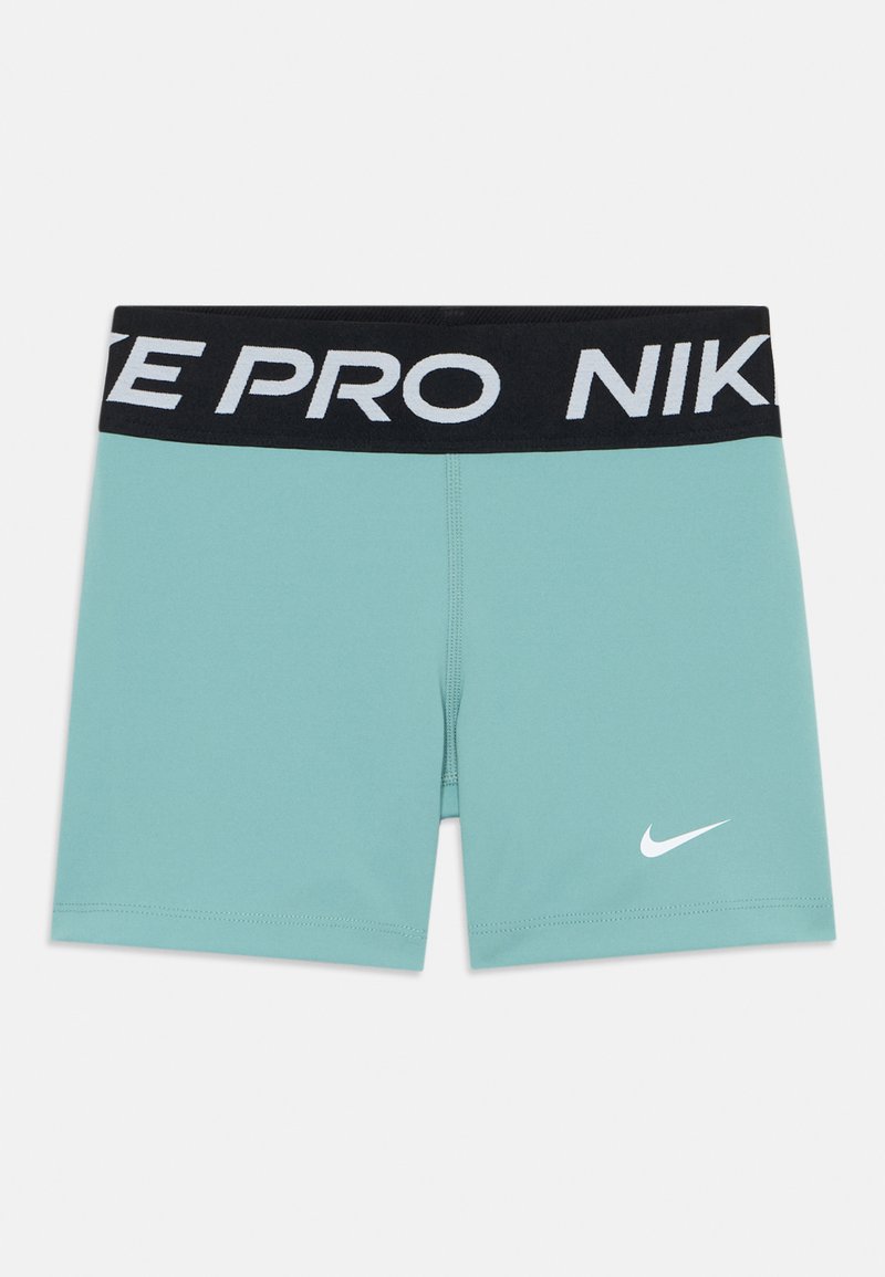 Szorty Nike Pro w kolorze aqua zielonym, z czarnym elastycznym paskiem w talii, na którym znajduje się białe nadrukowane logo i napis "NIKE PRO". Gładka tekstura, dopasowany krój.