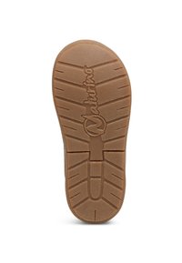 Hnědá gumová podrážka s texturovanými grip vzory, se znakem "Naturino" vyraženým na povrchu; zaoblený tvar s vyztuženými okraji pro větší odolnost.