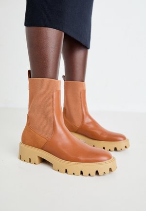 Platform-nilkkurit - cognac