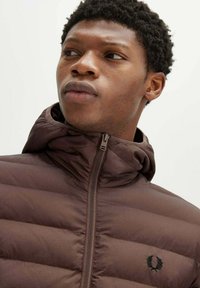 Fred Perry CON - INSULATED HOODED - Giacca invernale - marrone