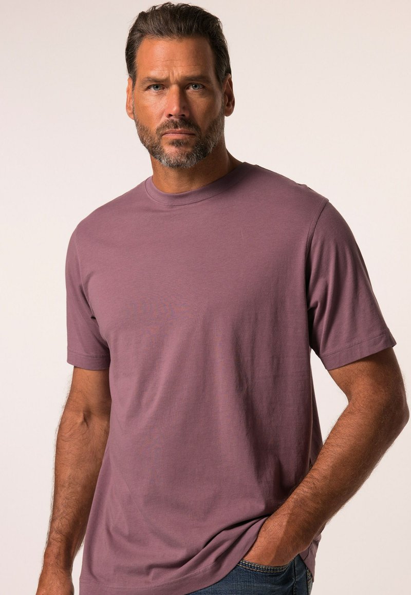 T-shirt a maniche corte realizzato in morbido tessuto uniforme di colore mauve tenue, con scollo rotondo e vestibilità rilassata.
