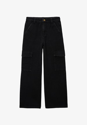 Pantalon cargo noir à jambes larges avec poches avant, poches à rabat sur les côtés, passants de ceinture et fermeture à bouton métallique à la taille.