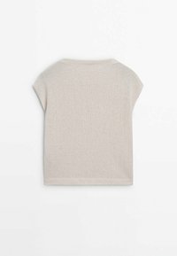Pull beige en maille à manches courtes avec un col rond, vu de dos sur fond blanc.