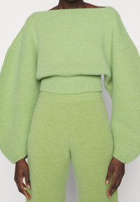 Cult Gaia Strickpullover - green