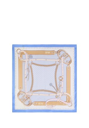 Bufanda de seda con un borde azul claro, un patrón dorado y blanco de cadenas y herrajes, con texturas sutiles y lunares en el centro.