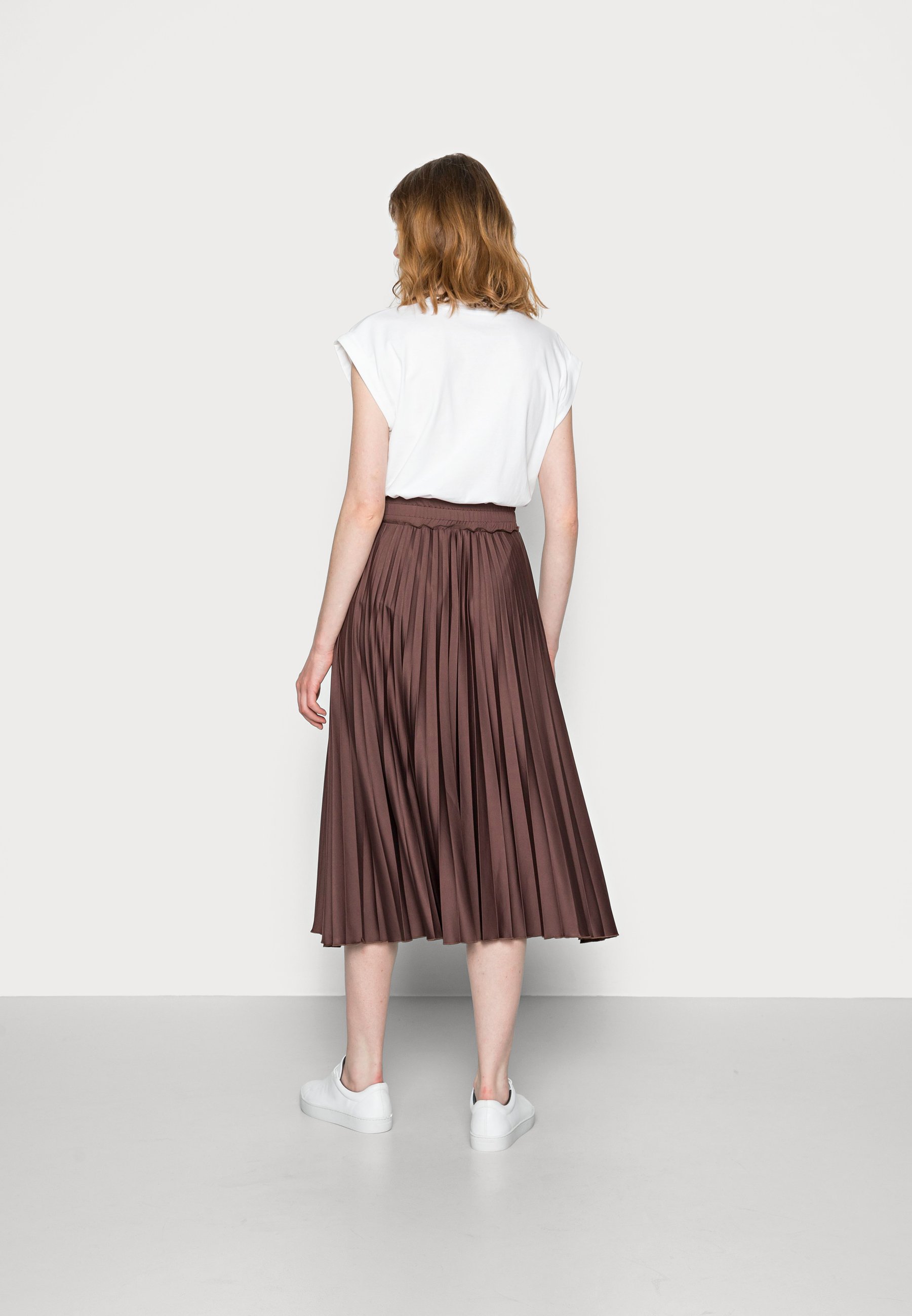a line skirt rust