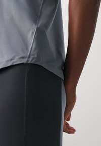 Nike Performance ONE CLASSIC  - Camiseta deportiva - iron grey