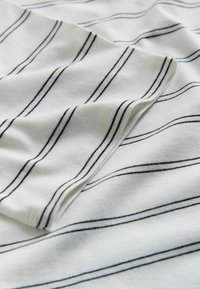 Niet geselecteerd, black stripe grey white