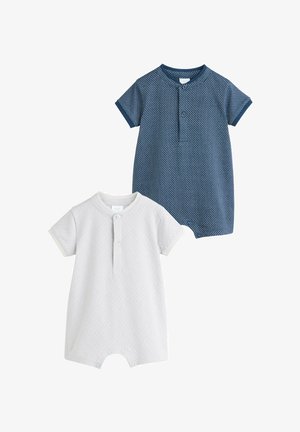 Két babaruha fehér és sötétkék színben. A fehér ruha texturált mintájú; a sötétkék geometriai mintával rendelkezik. Mindkettő gombos záródással készült.