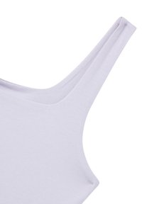 Top senza maniche di un delicato colore lavanda, realizzato in un tessuto morbido e elasticizzato. Presenta un'ampia scollatura angolata e una superficie liscia ed uniforme.