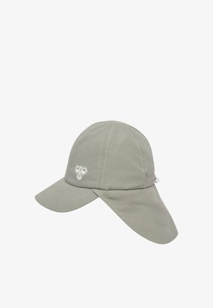 Lysegrå udendørs kasket med forlænget nakkeflap og lille hvidt logo på frontens venstre side.