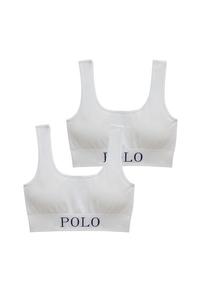 Bílé bavlněné braletky se žebrovanou strukturou, čtvercovými výstřihy a širokými ramínky. Na elastickém pásku je tmavě modré logo "POLO".