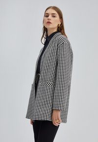 Touché Privé GINGHAM  - Lühike jakk - black