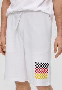 s.Oliver RELAXED BERMUDA biały