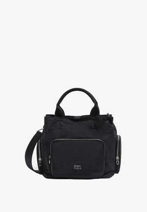 Borsa tote in nylon nero con due manici corti e tracolla staccabile. Presenta cerniere e una tasca frontale con dettaglio del logo.