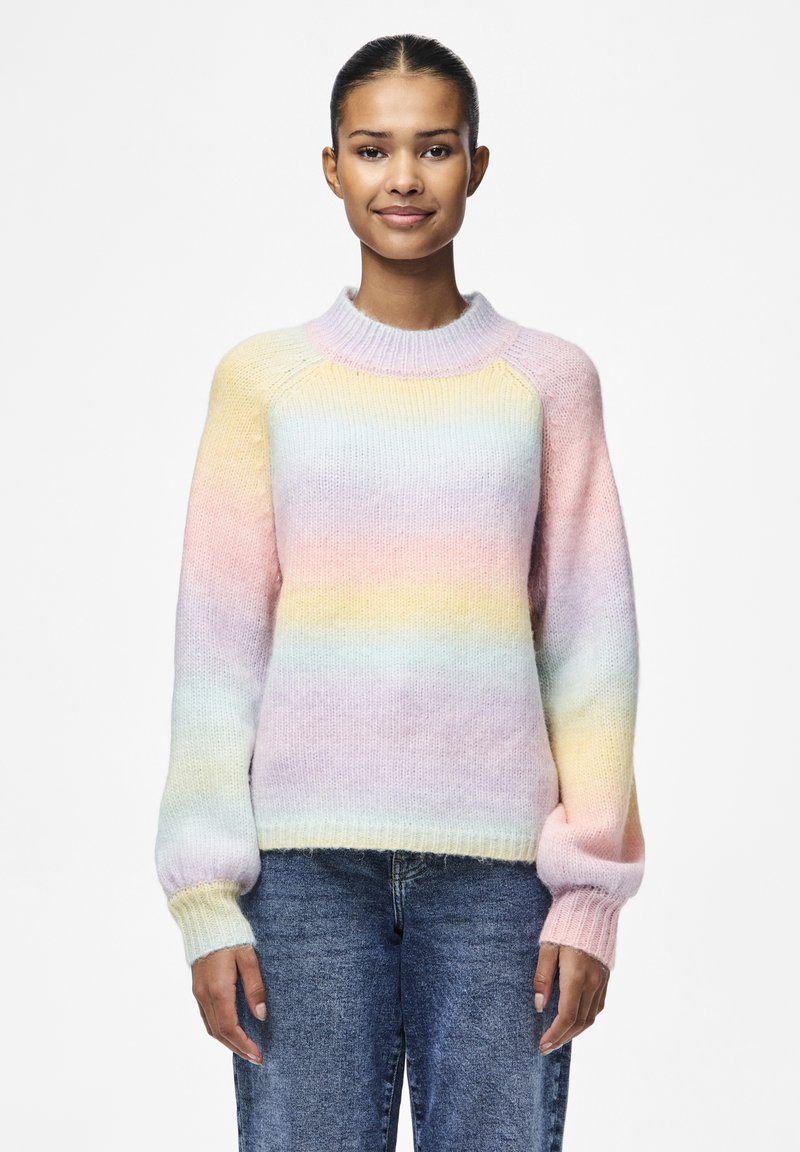 Pastel-gemeleerd sweater van zachte brei; heeft een ronde hals, ballonmouwen en een losse pasvorm met kleurenverloop in roze, geel en blauw.