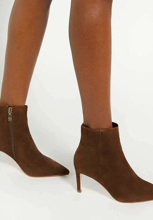 WIDE FIT OBSESSIVELY - Korte laarzen - dark tan