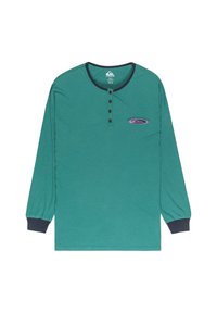 Pikkade varrukatega teal värvi puuvillane särk henley kaelusega, kolm nuppu ja tumesinised detailid varrukaotsades ja kaelas. Omab graafilist logo.