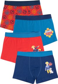 Quattro paia di boxers da ragazzo: rosso con simboli di fuoco, blu, rosso con grafiche di Fireman Sam e blu scuro con Fireman Sam e un cane.