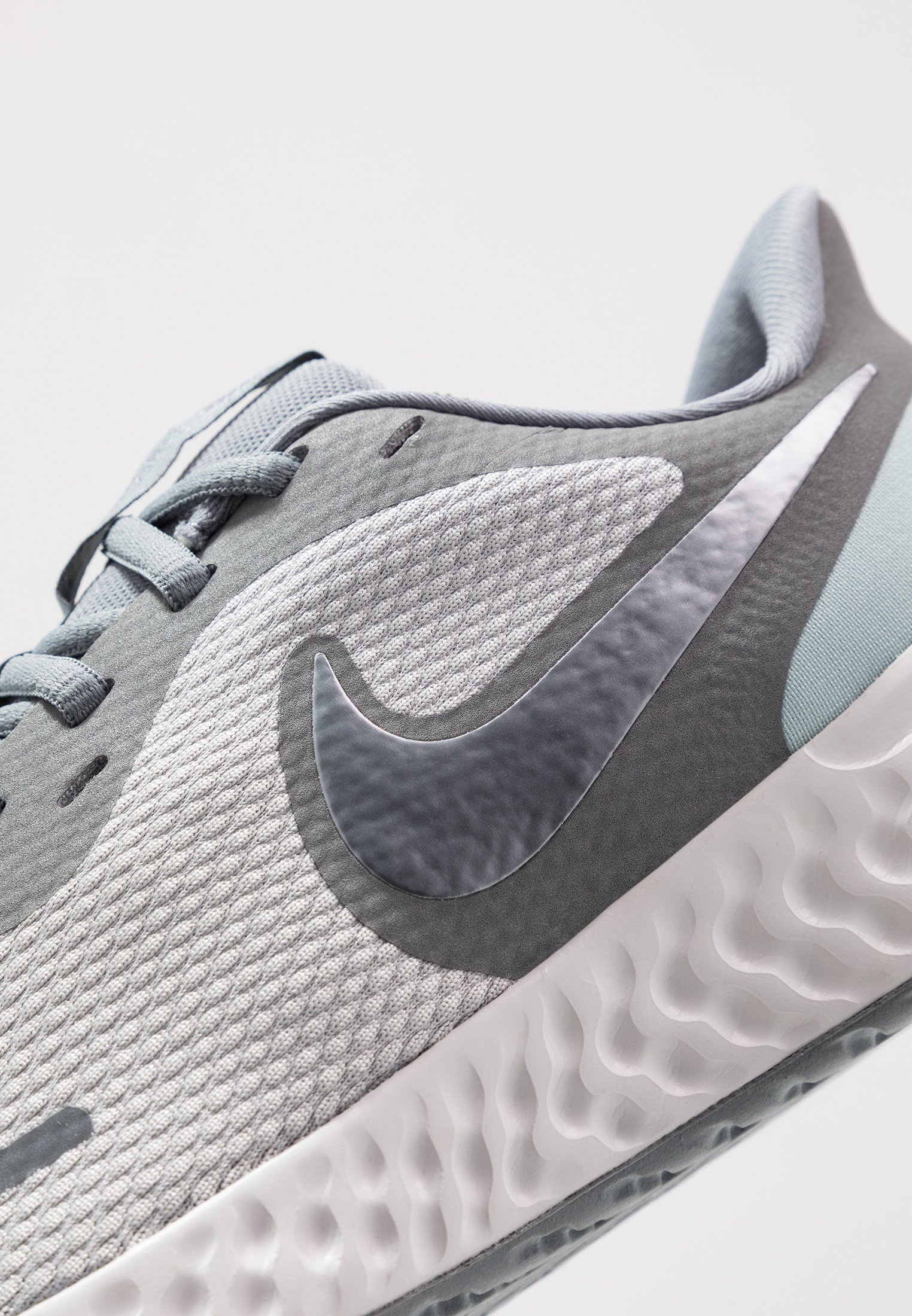 nike revolution 5 cool grey