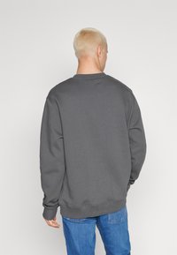 Samsøe Samsøe JOEL CREW NECK - Mikina - volcanic ash