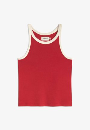 Débardeur côtelé rouge sans manches avec bordure blanche autour des emmanchures et de l'encolure, étiquette Thinking Mu, taille petite.