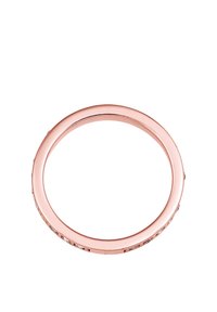 Anello in oro rosa con una fascia liscia, caratterizzato da sottili accenti testurizzati lungo i lati. Forma rotonda, finitura lucida, design minimalista.