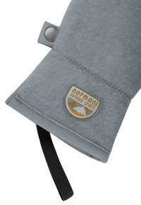 Graue Fleecehandschuh mit einem runden Logopatch, das Berge zeigt. Enthält einen schwarzen Stoffriemen für sicheren Halt. Weiche Textur und nahtlose Kanten.