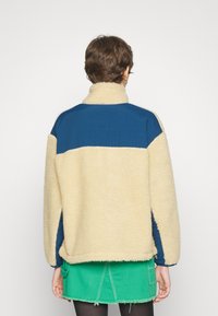 Levi's® BIGFOOT SHERPA JACKET - Fleecetakki - marzipan
