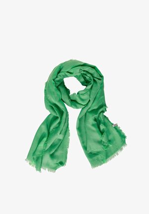 Écharpe légère verte aux bords frangés, pliée de manière lâche, avec une petite étiquette de marque blanche visible sur un côté.