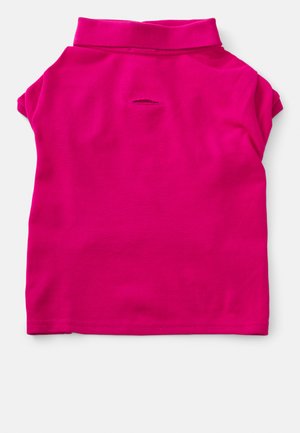 Fuksia puuvillapaita, jossa on kaulus, lyhyet hihat ja pieni halkio takana. Vaatteen pinta on tekstuurinen ja sileä.