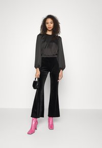 Monki Calças - black