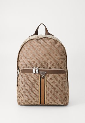 Pruun mustriga seljakott sileda nahkade elementidega, kahekordsete tõmblukkude ja logoplaadiga. Disainis on keskne triibutäiend.