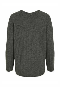 Suéter gris de canalé con mangas anchas y escote redondo, que presenta un patrón de punto texturizado y un ajuste ligeramente holgado.
