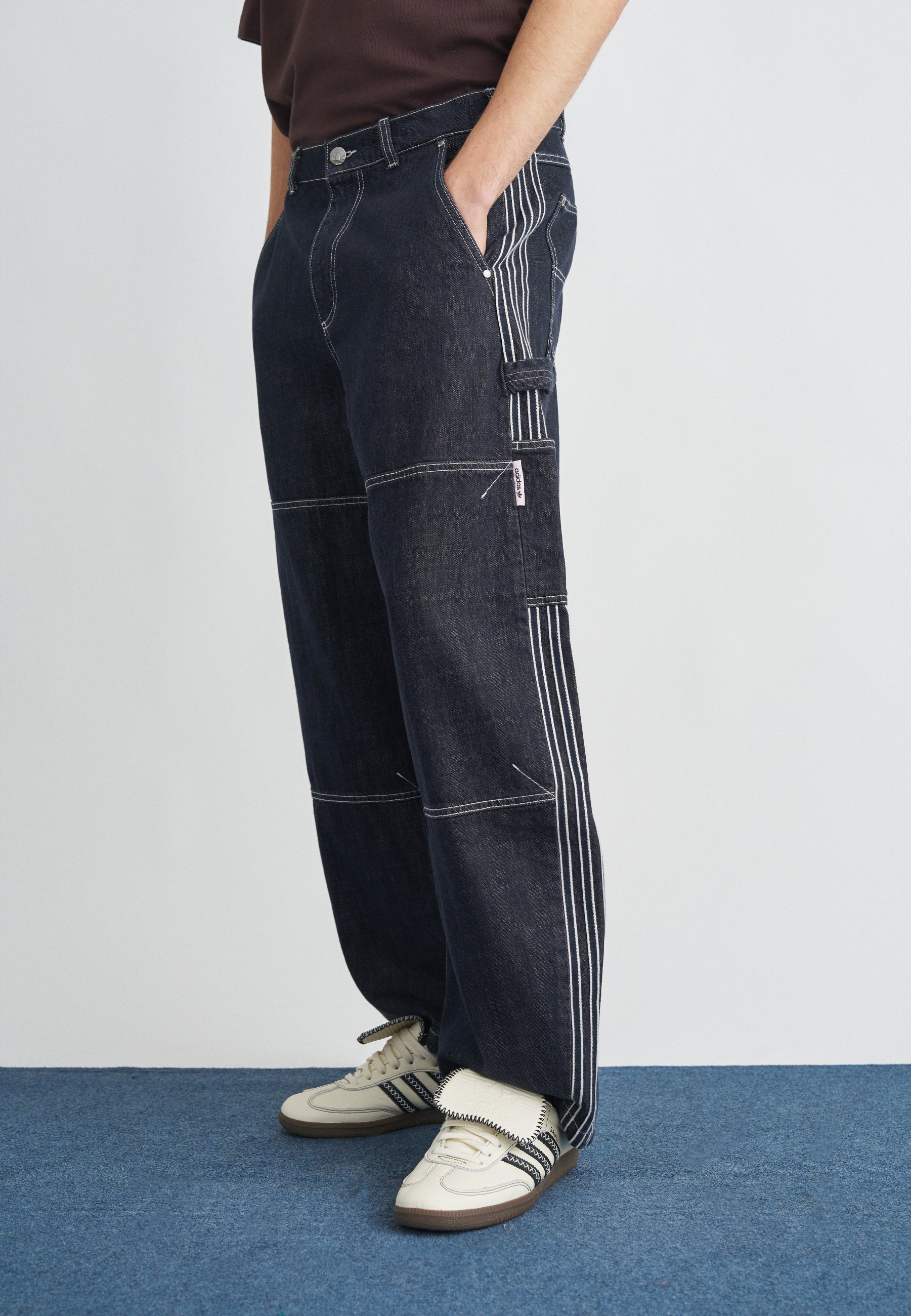 adidas Originals WORKPANT - Relaxed fit jeans - indigo denim/dark