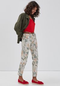 Cache Cache Chino - beige/mottled beige