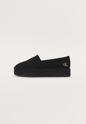 Sorte kanvas espadrilles i slip-on stil med reb sål, rund tå og diskret logo detalje på siden. Glat overflade hele vejen igennem.
