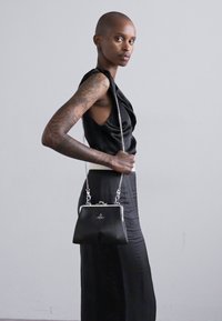 Vivienne Westwood GRANNY FRAME PURSE - Sac à main - black