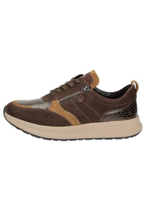 Baskets en daim marron et beige avec panneaux texturés, lacets à l’avant, fermeture éclair latérale et semelle épaisse beige, vues de côté extérieur.