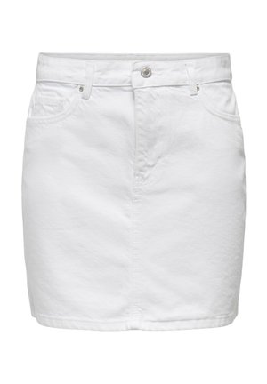 Mini-jupe en denim blanc avec boutons à l'avant, passants pour ceinture et deux poches avant.