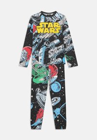 Kinder Langarm-Pyjama-Set mit Star Wars-Motiv, das Raumschiffe, Planeten und das gelbe "Star Wars"-Logo auf schwarzem Hintergrund zeigt.