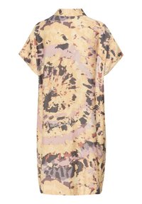 Kortärmad klänning i lätt tyg med ett tie-dye mönster i pastellnyanser av gult, rosa och grått. Avslappnad passform med krage.