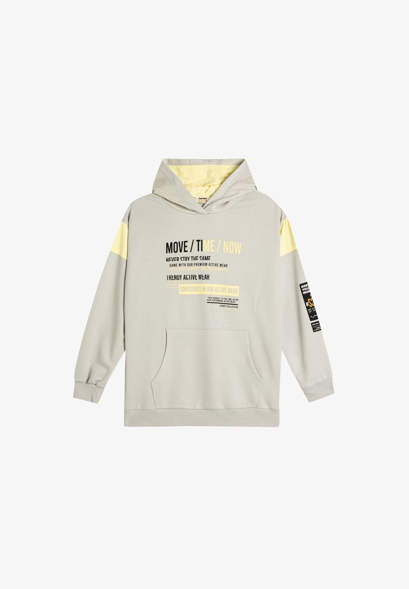 Jasnoszara bluza z kapturem, z przednią kieszenią, żółtymi akcentami i graficznym napisem. Wyposażona w sznurki w kapturze oraz ściągacze przy rękawach.