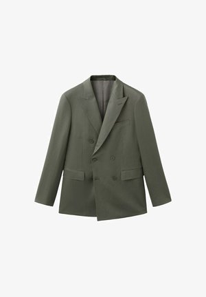 Olivovo zelené dvojradové sako s špicatými klopami, štyrmi prednými gombíkmi, dvoma klopovými vreckami a jedným prieramkovým vreckom na hrudi.