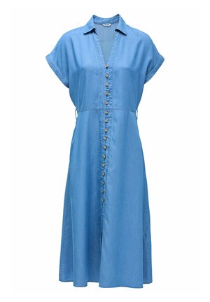 Robe en denim avec col chemise, manches courtes et fermeture à boutons sur le devant. Couleur bleu clair, longueur au genou et design cintré.
